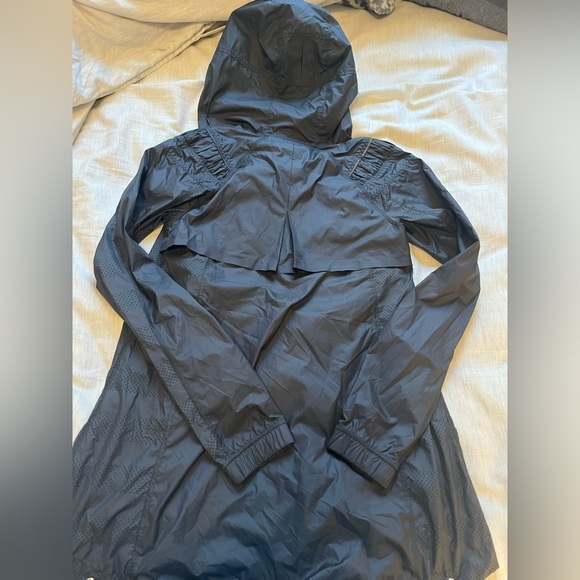 Lululemon Pack & Go Rain Lightweight Windbreaker Pullover Waterproof Jacket - Picture 15 of 15